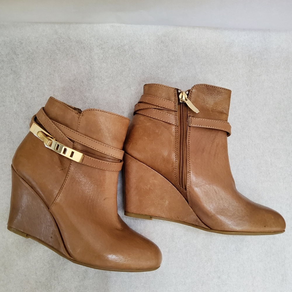 Bin 3C Chinese Laundry Leather Wedge Ankle Bootie Size 6